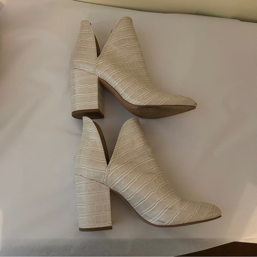 Steve Madden Women's Rookie Bone Croc Block Heels V Cut Ankle Booties Size 9.5 - Picture 7 of 16